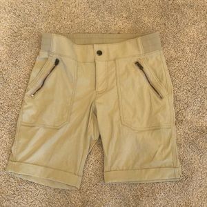 Athleta size 4 Trekkie like new khaki shorts